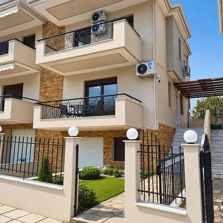 Lirtzis Deluxe Villa Polígirosz